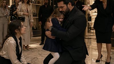 زعيم المافيا شافها وهي بتترفد 