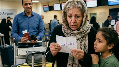 ابني خدنى معاه فرنسا عشان 