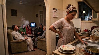 متجوزة بقالي سنة وجوزي كل أسبوع حكايات رومانى مكرم