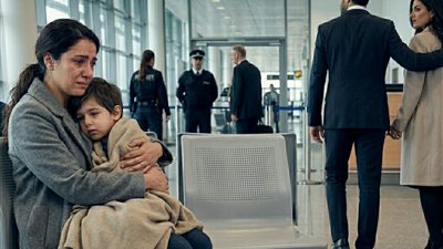 كان فاكر زوجته موظفه عاديه 