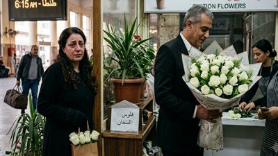 وصلت المحطه بدري أوي فدخلت محل ورد 