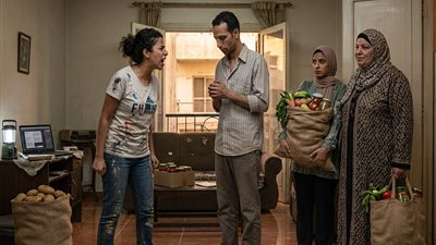 أنا مطلعتش عيني وطافحه الدم طول الصيف عشان ( حكايات مني السيد )