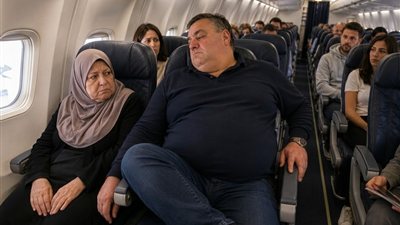 راجل قعد حوالي 4 ساعات فارد رجله واخد نص الكرسي بتاعي 